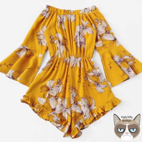 Off Shoulder Flounce Sleeve Romper - Picture 3 of 8